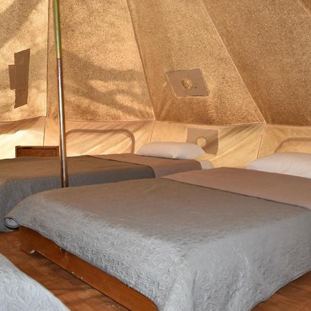 Camping Oliana Ngoại thất bức ảnh