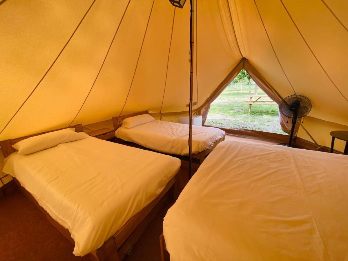 Camping Oliana Ngoại thất bức ảnh