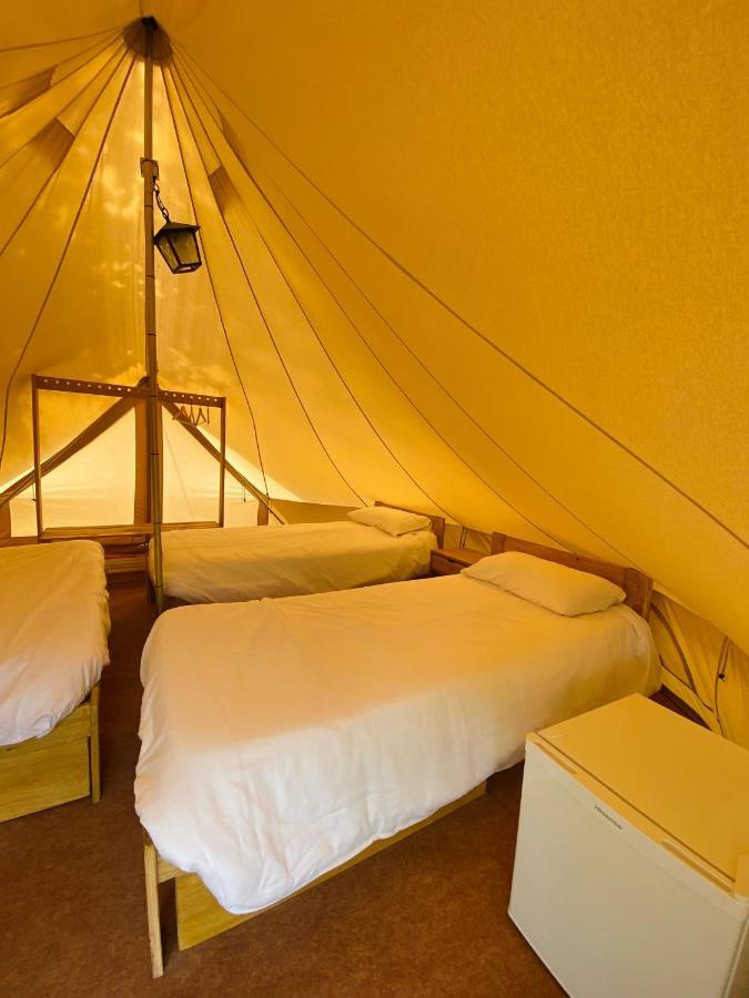 Camping Oliana Ngoại thất bức ảnh