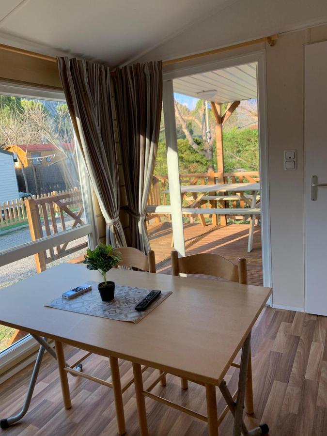 Camping Oliana Ngoại thất bức ảnh
