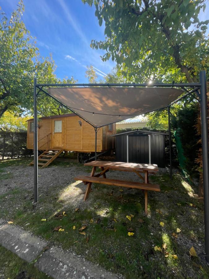Camping Oliana Ngoại thất bức ảnh