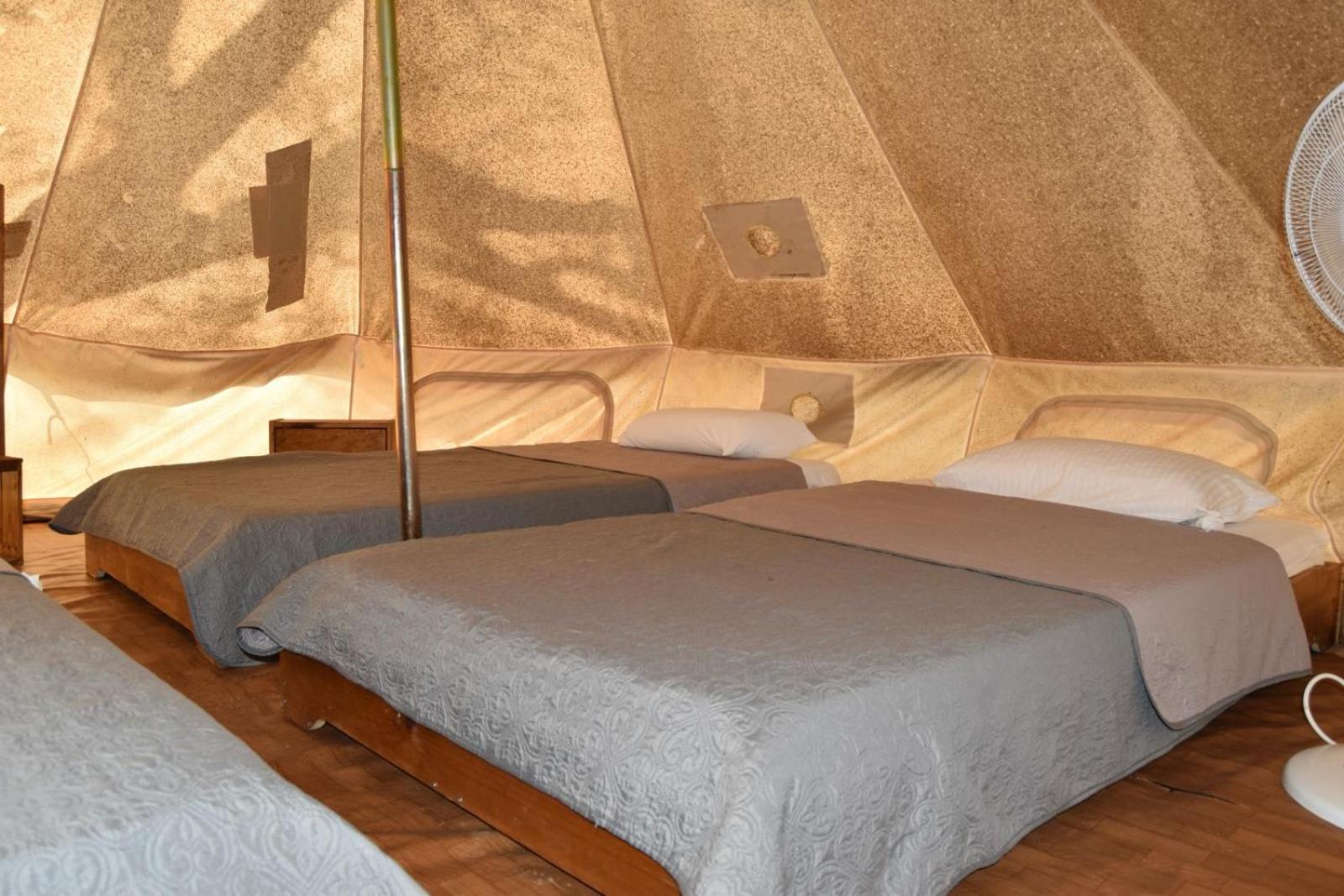 Camping Oliana Ngoại thất bức ảnh