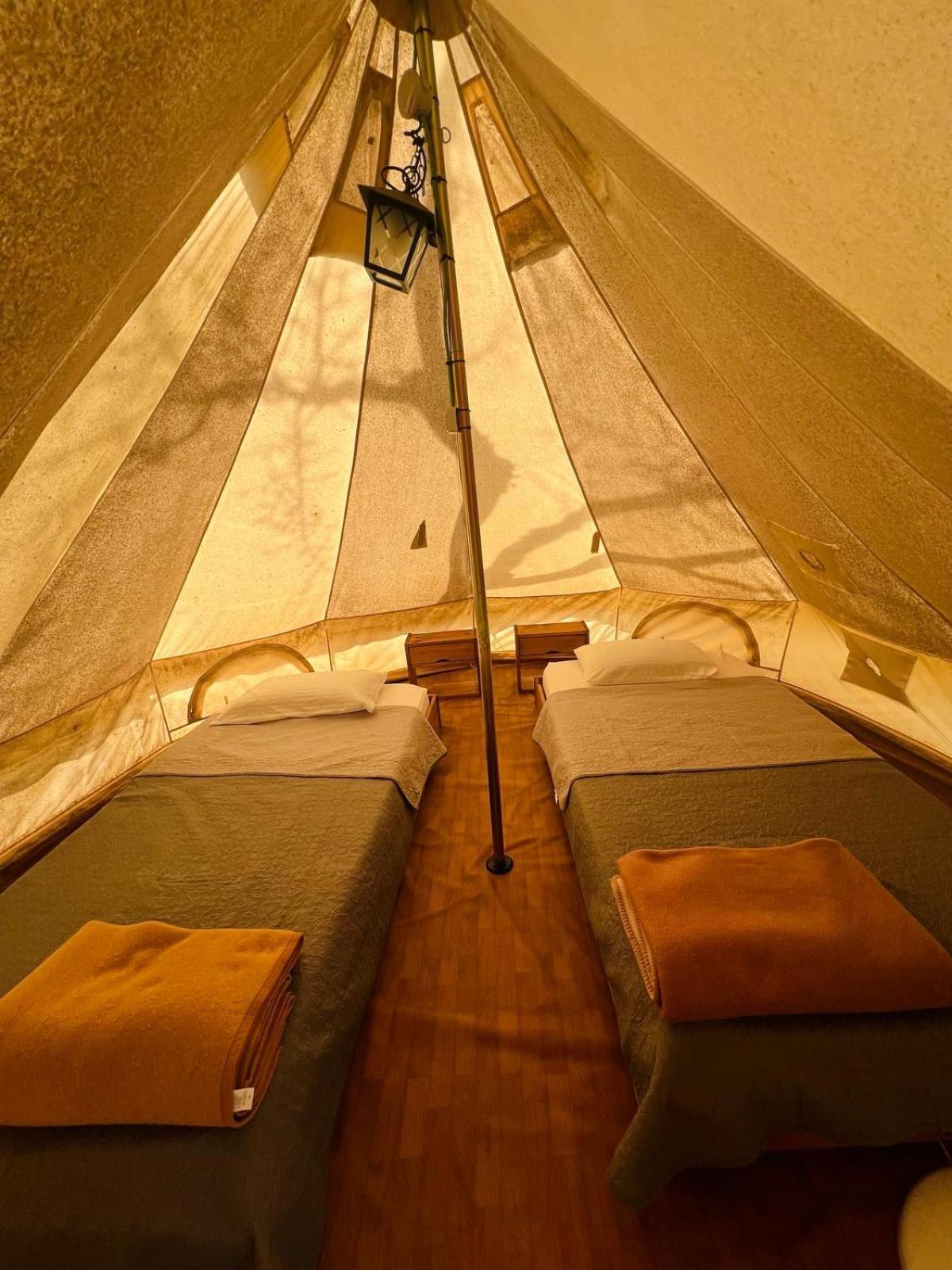 Camping Oliana Ngoại thất bức ảnh