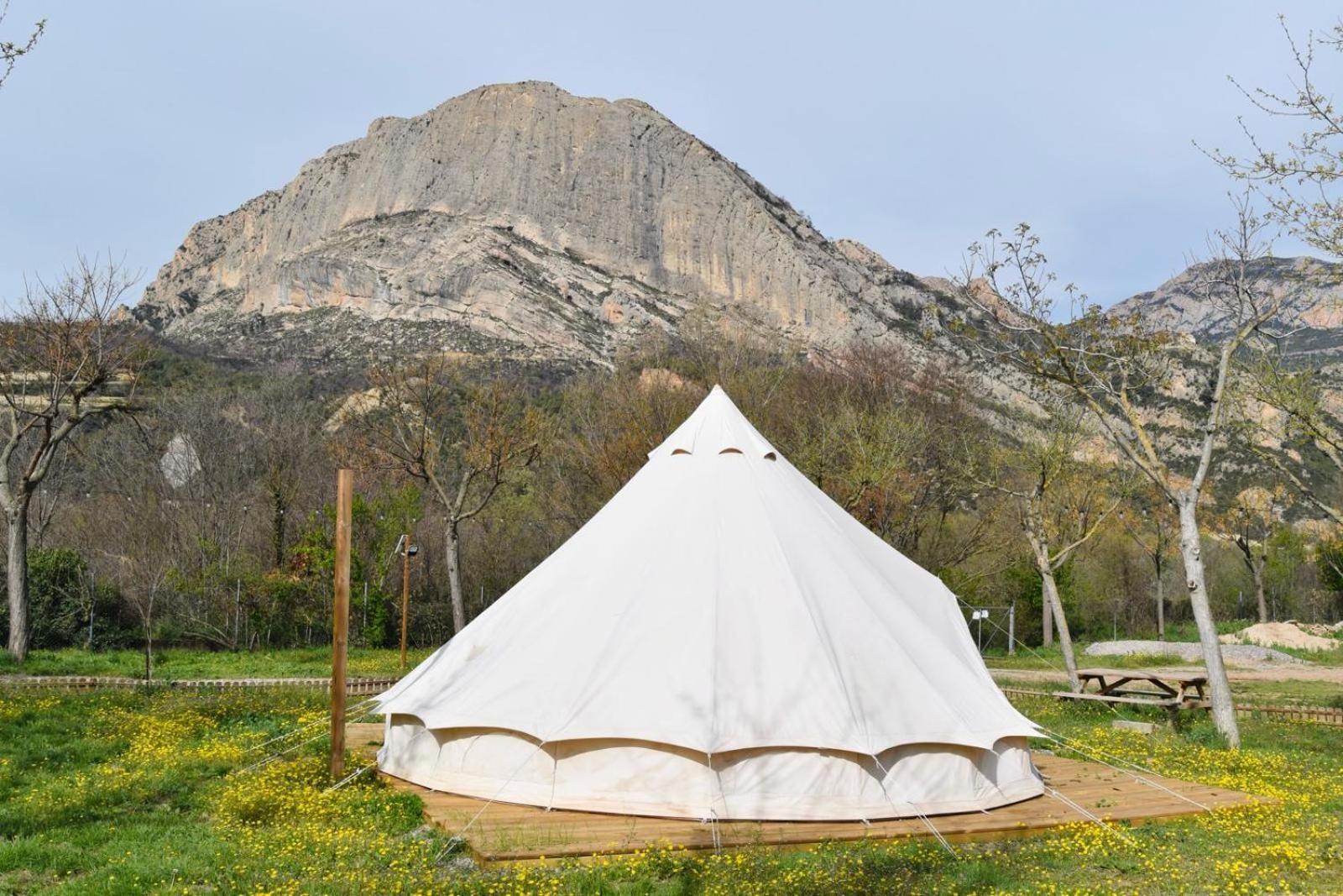 Camping Oliana Ngoại thất bức ảnh