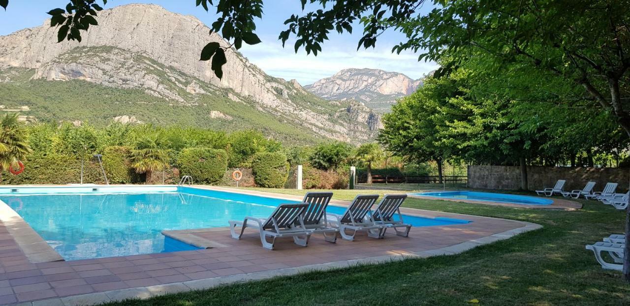 Camping Oliana Ngoại thất bức ảnh