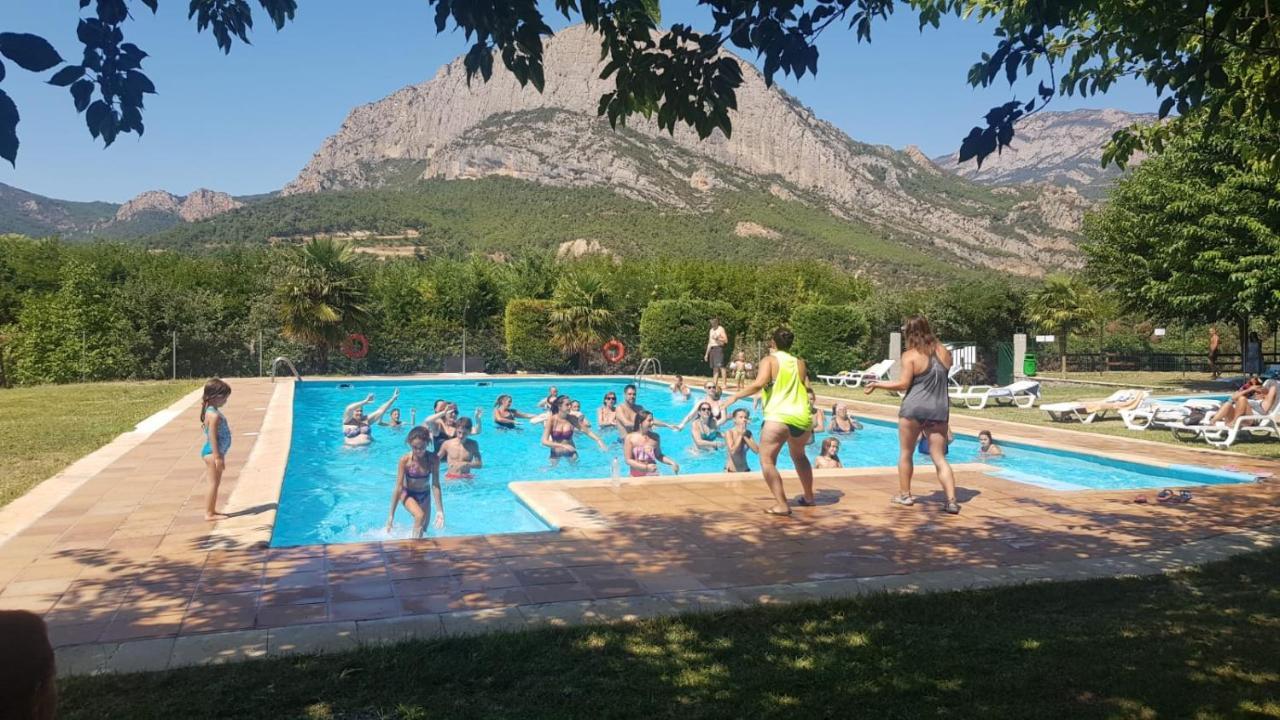 Camping Oliana Ngoại thất bức ảnh